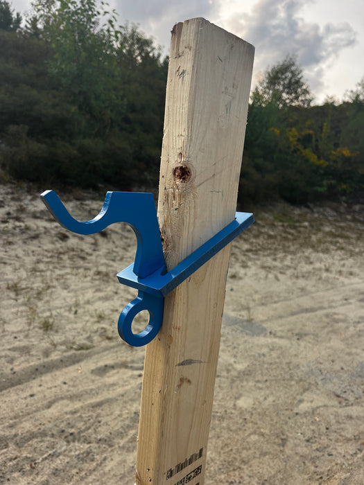 2x4 Gong Hook Hangar