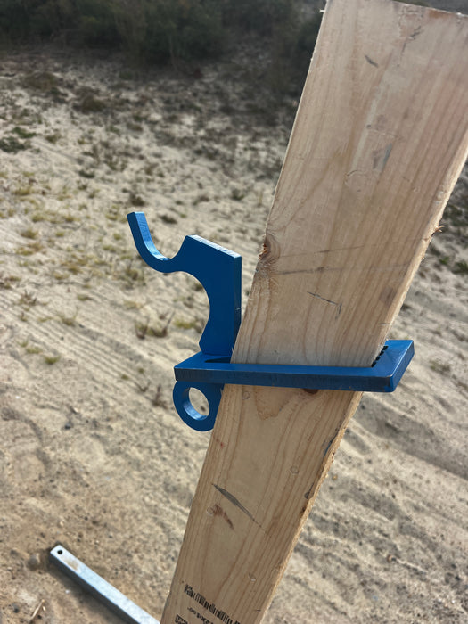 2x4 Gong Hook Hangar